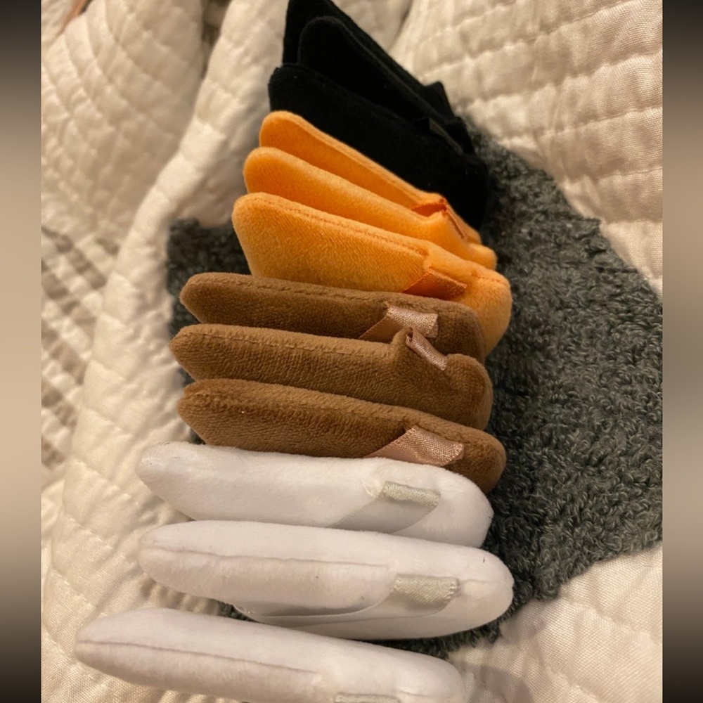 12 POWDER PUFFS